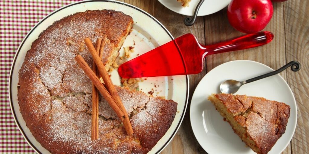 Gâteau au chocolat, à la cannelle et à la pomme