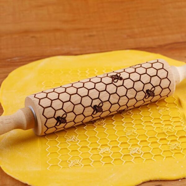 Rouleau à pâtisserie gravé motif alvéoles et abeilles