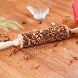 Rouleau à pâtisserie gravé motif arabesques florales