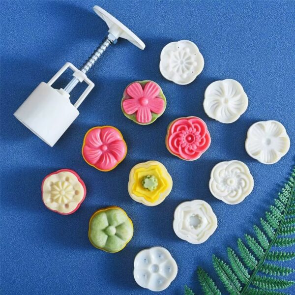 Poussoir à biscuits fleuris – 6 embouts motifs inclus