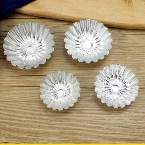 Lot de 10 Moules à tartelettes en métal – motif marguerite – Image 2
